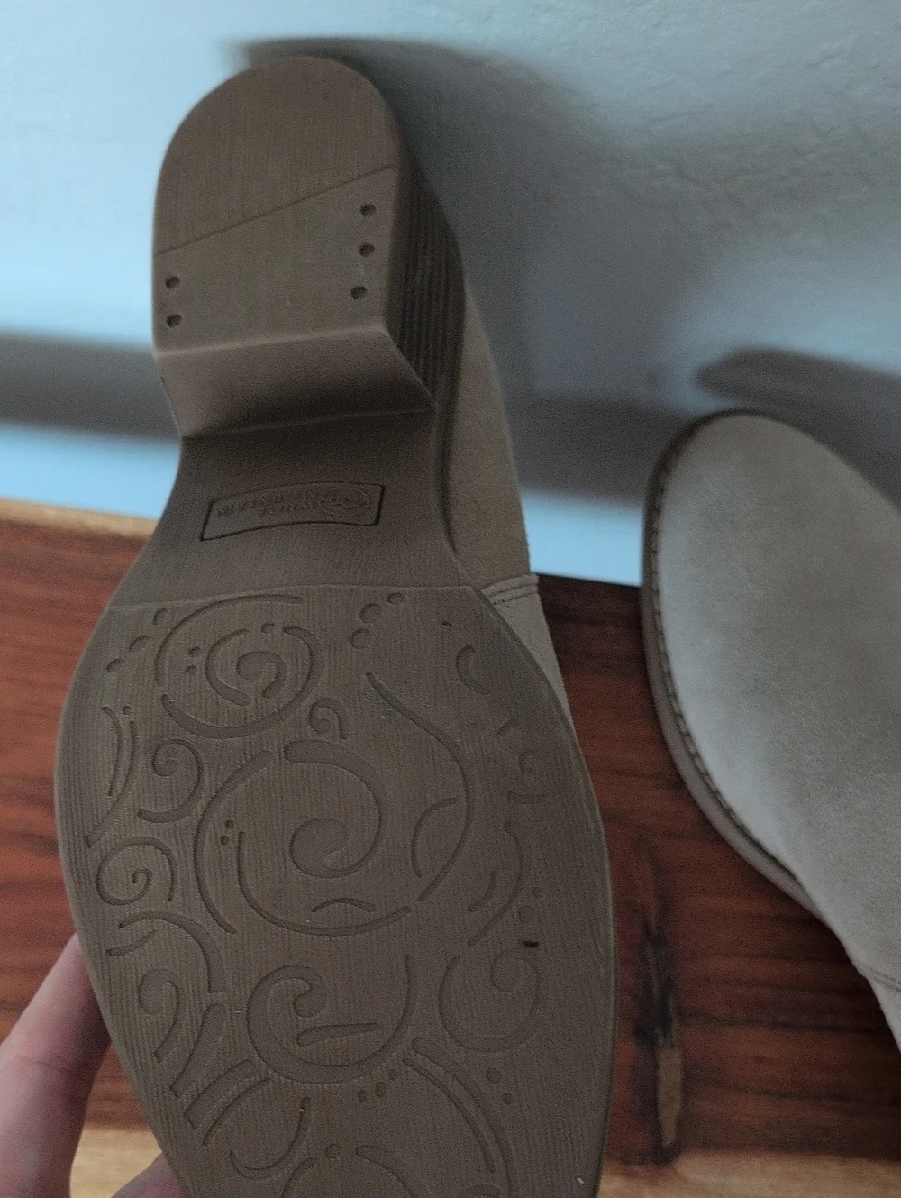 White Mountain Macy's  Women's Tan Suede Ankle Bootie with Side Zip Size 8